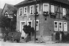 Post Wilhelm Rabbe mit Postauto um 1935